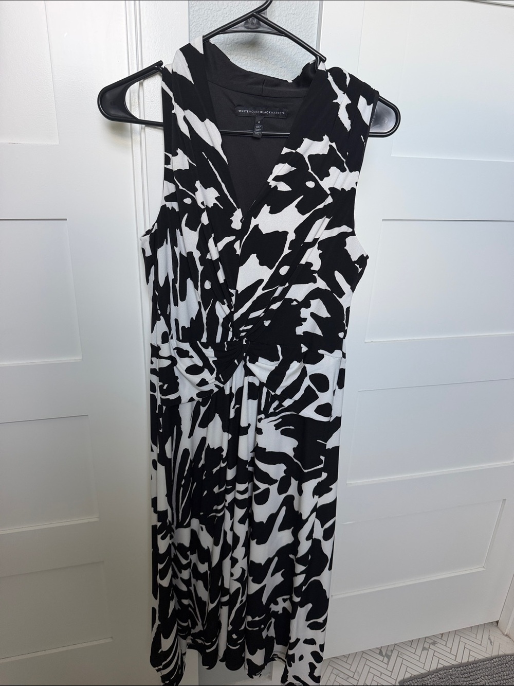 White House Black Market Black & White Abstract Knot-Front Midi Dress